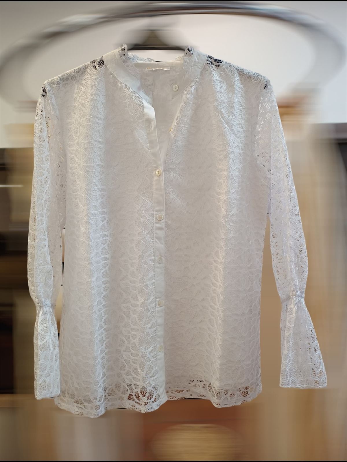 Blusa de encaje blanco con forro - Imagen 4