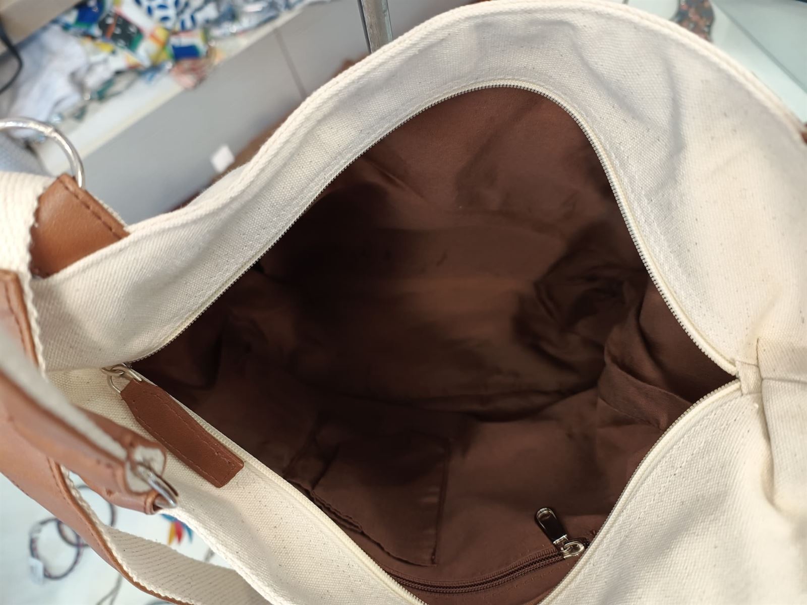 Bolso mochila en loneta beis y marrón - Imagen 5